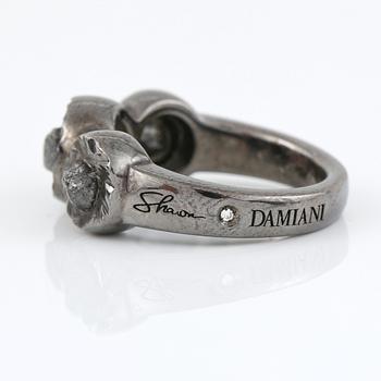 RING, Damiani och Sharon Stone kollektion "Maji", Italien. Oxiderat silver med tre oslipade svarta diamanter.