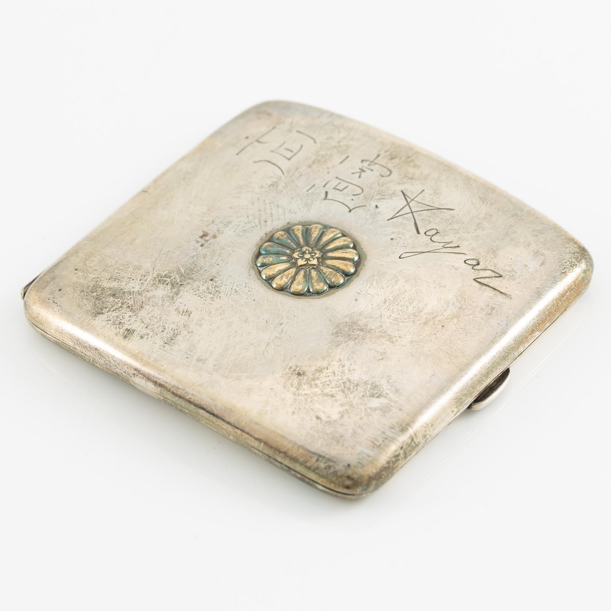 Etui, silver, Japan, 1900-talets första del. Vikt 112 gram.