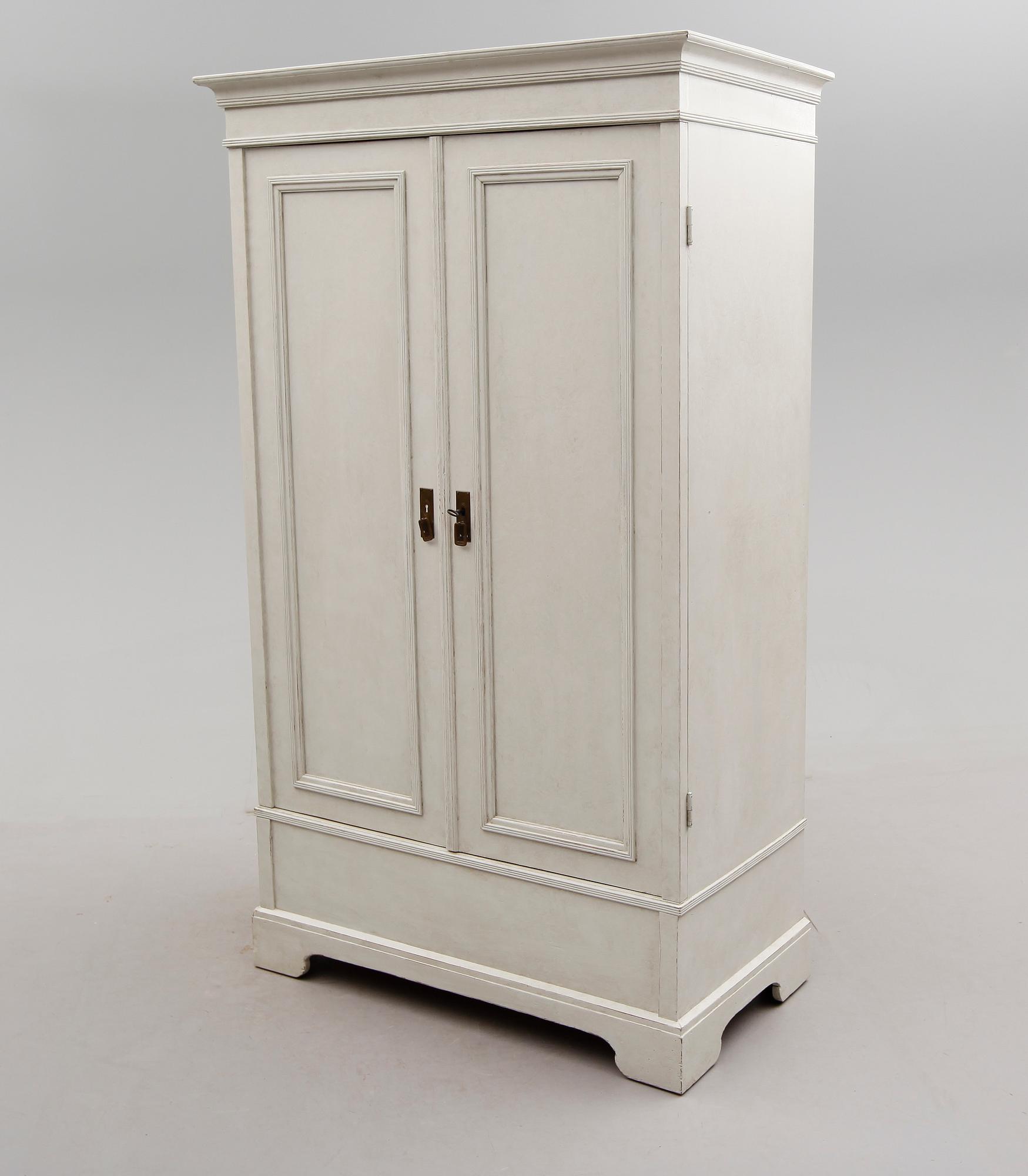 KLÄDSKÅP, 1900-talets början.