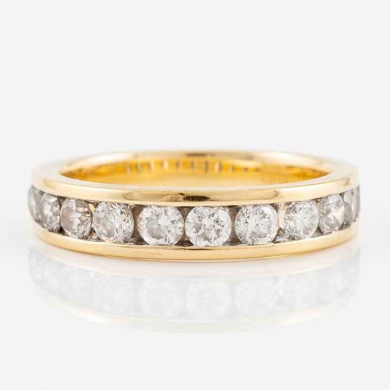 Ring halvallians 18K guld med briljantslipade diamanter.