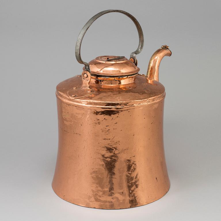 A 19th century copper pot with lid and handle.