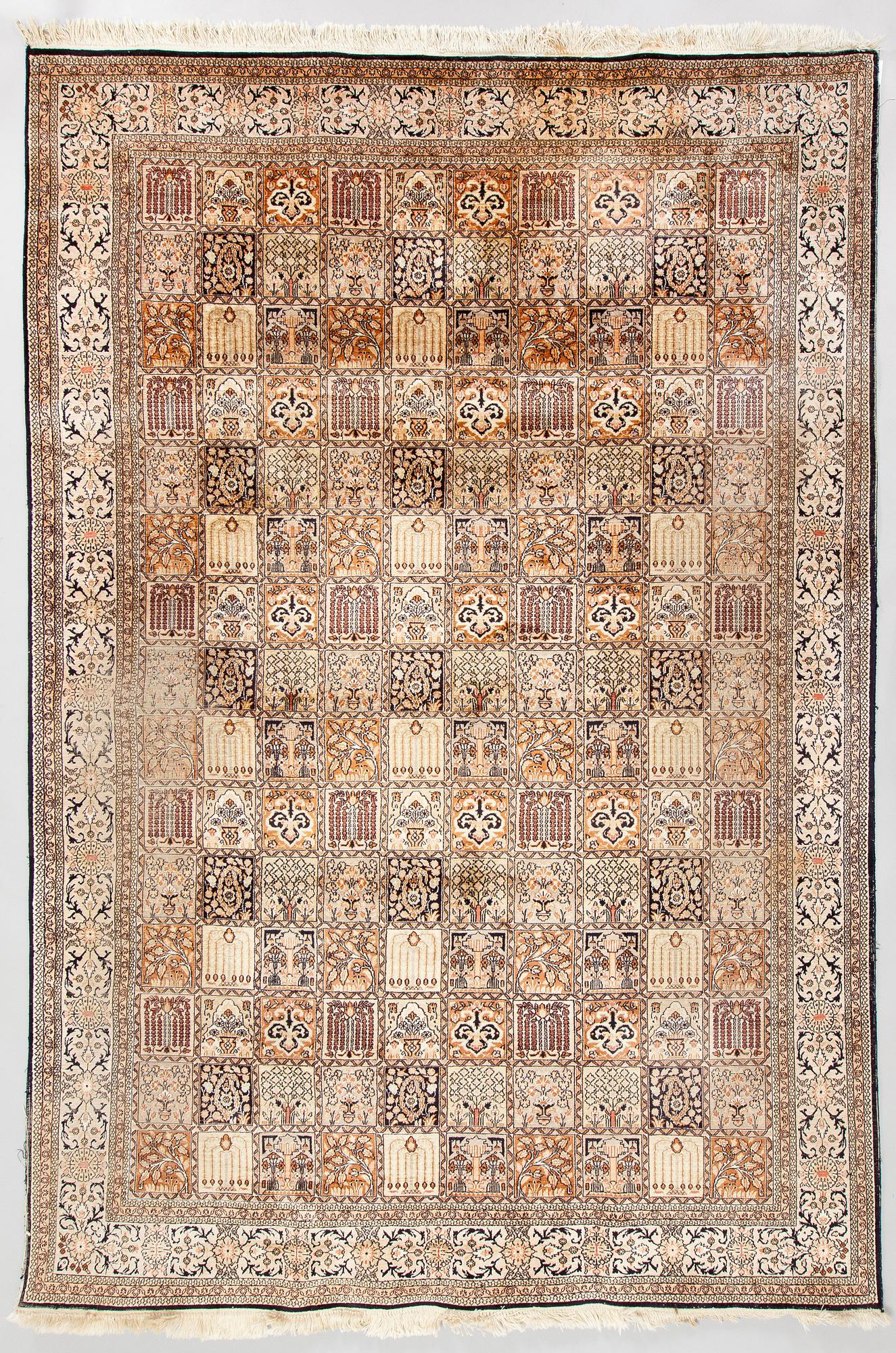 Matto, noin 267 x 182 cm.