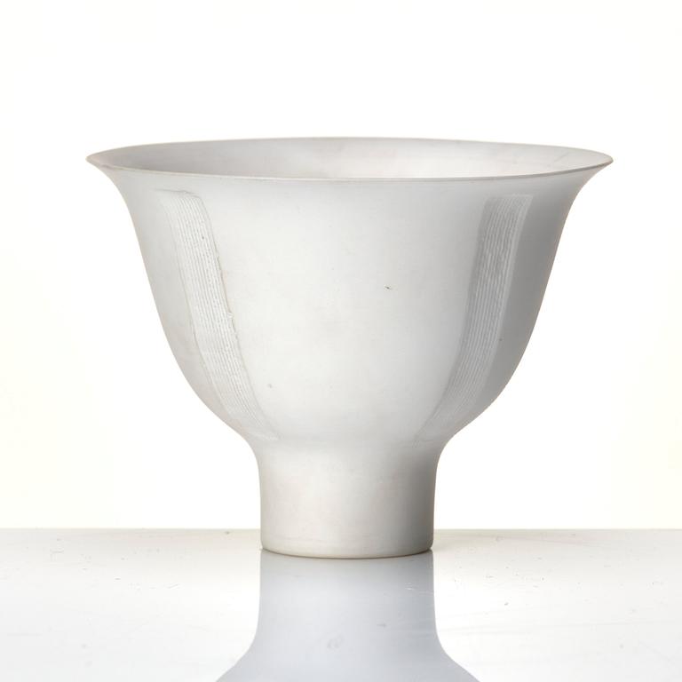 Wilhelm Kåge, a 'Cintra' bone china vase and bowl, Gustavsberg and Gustavsberg Studio, Sweden 1930s-1940s.