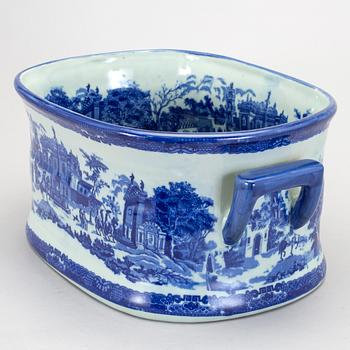 JARDINIÈRE / YTTERFODER, porslin, Victoria Ware Ironstone, modern tillverkning.
