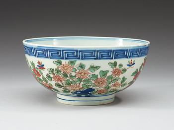 A wucai and underglaze blue bowl, Ming dynasty, Wanlis six character mark and of the period (1573-1620).