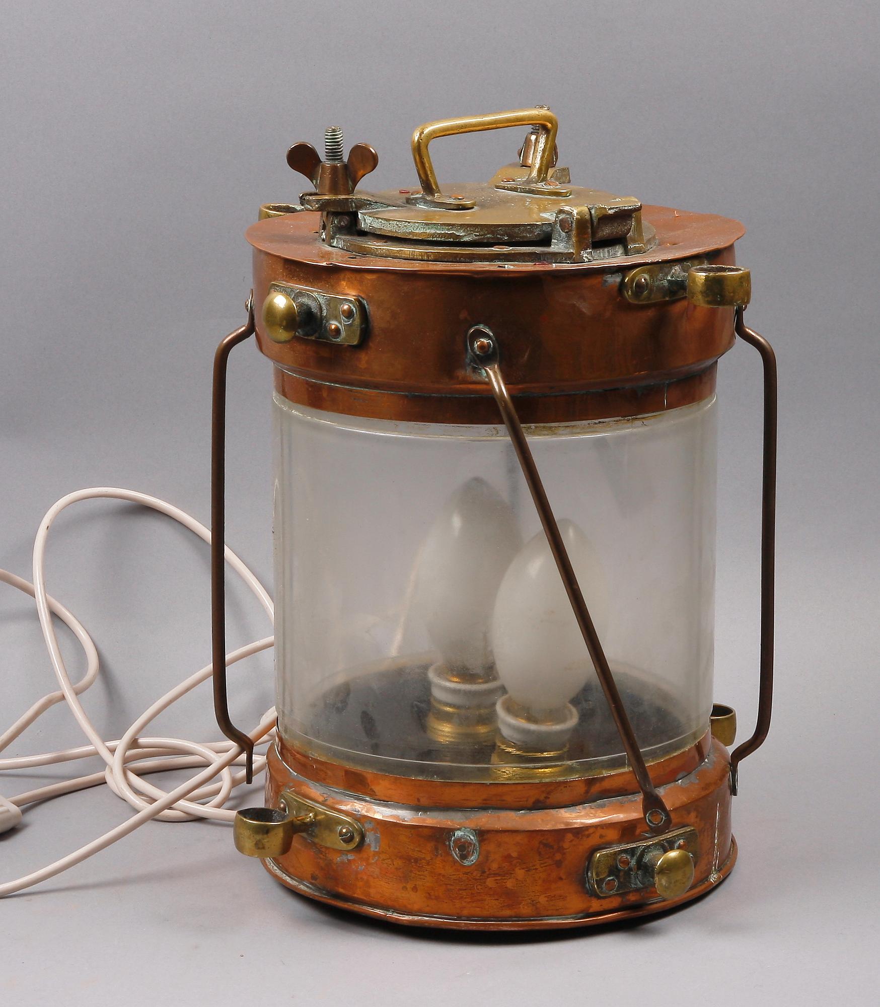 LYKTA, koppar, mässing och glas. 1900-talets första hälft.