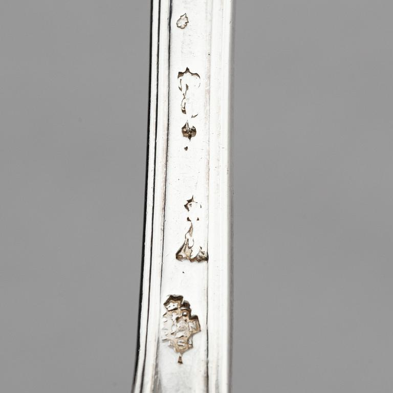 Bestickservis, silver, 27 delar, graverade med Axel von Fersens vapensköld samt tre med Lewenhaupts, Frankrike 1700-tal.