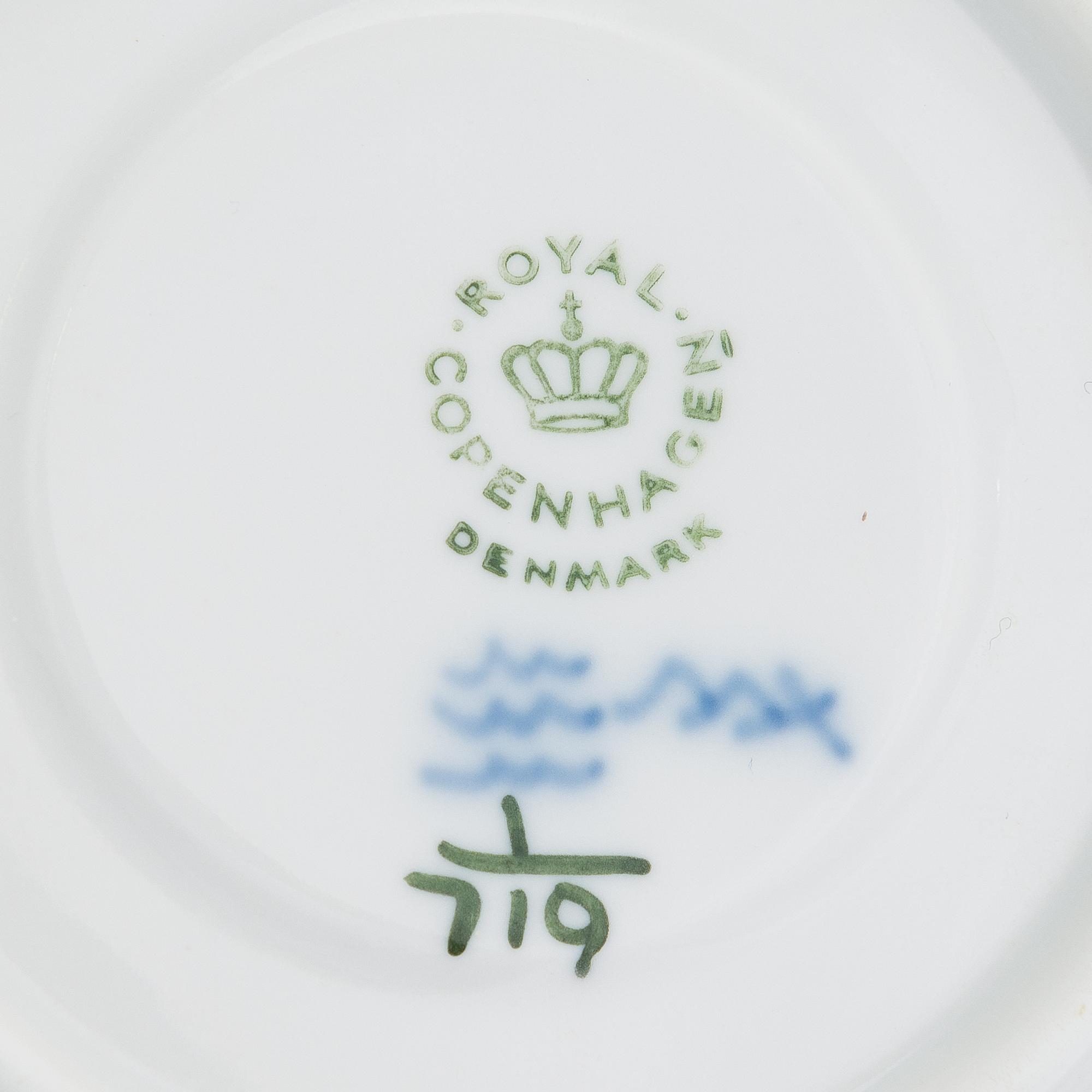 A 31-piece Royal Copenhagen 'Musselmalet' porcelain coffee set.