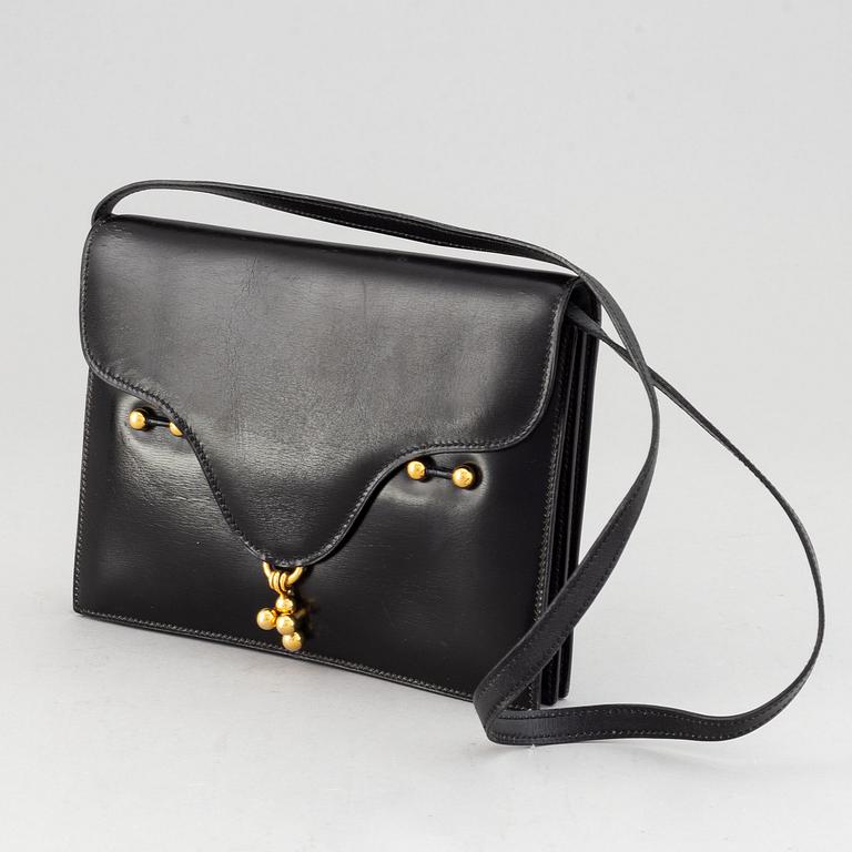 Hermès, a vintage leather bag.