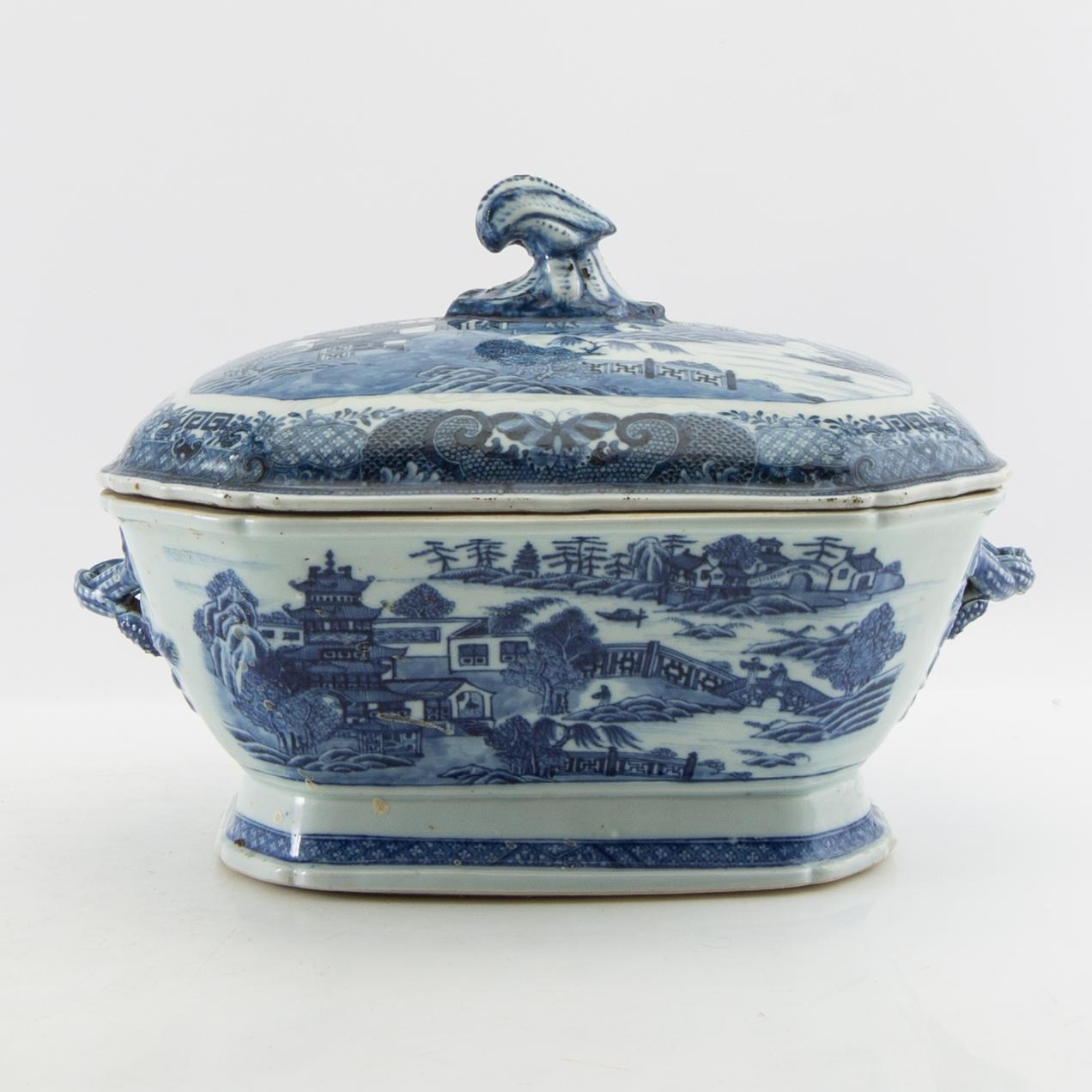 Terrin med lock och fat Kina Qianlong (1736-95) porslin.