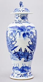 VAS, porslin, Kina, 1900-talets första del.