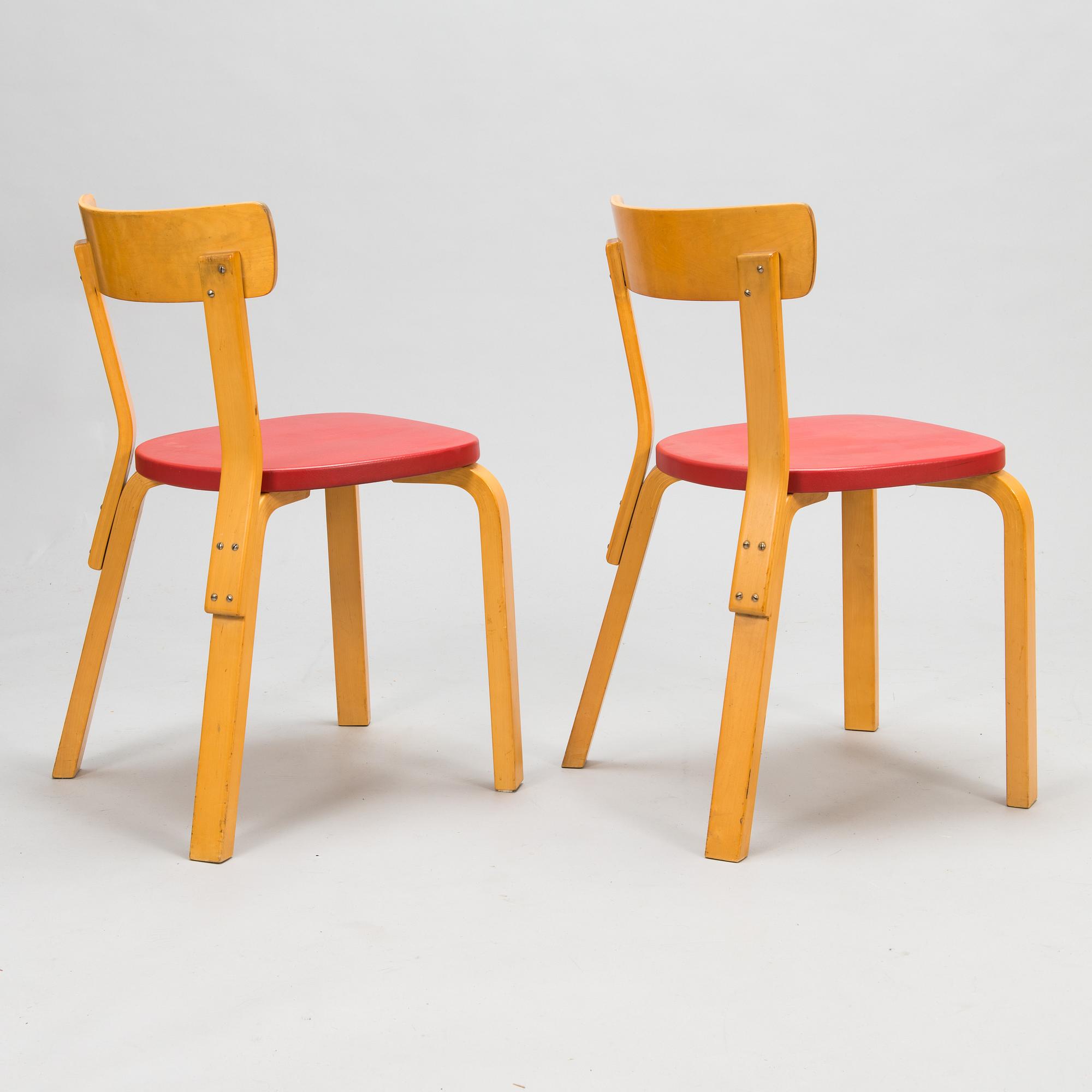 Alvar Aalto, a mid 20th century folding table, four chairs and two stools for Artek.