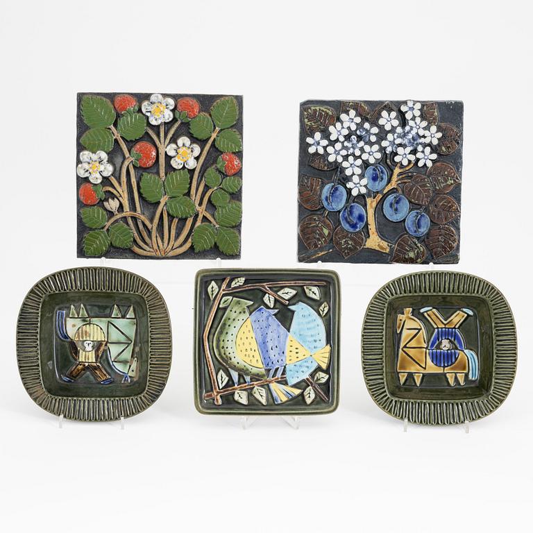 Lisa Larson, a group of three stoneware wall reliefs and two ashtrays, Gustavsberg.