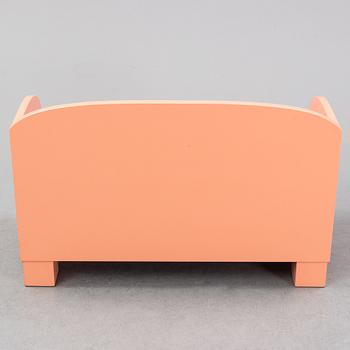 Marie-Louise Ekman, bänk/soffa, utförd till Marie-Louise Ekmans utställning på Moderna Museet, Stockholm 2017.