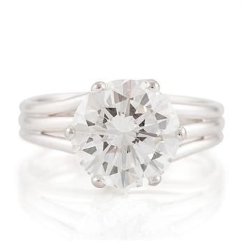 616. A ring in 18K white gold set with a round brilliant-cut diamond.