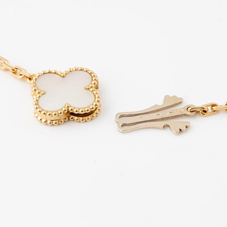 A Van Cleef & Arpels necklace "Alhambra" 18K gold and Mother-of-pearl.