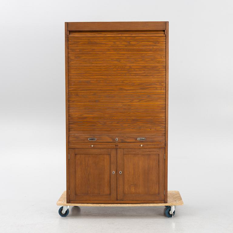 An archive cabinet, fmid/irst half of the 20th century.