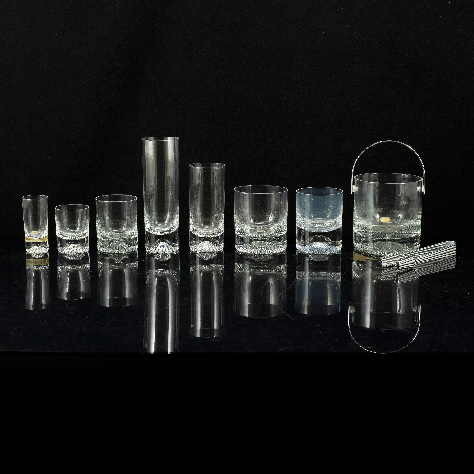 VICKE LINDSTRAND, a part 'Calypso' glass service, Kosta (92 pieces).