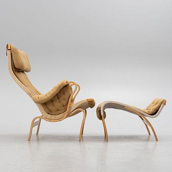 Bruno Mathsson, nojatuoli ja rahi, "Pernilla", DUX, muotoiltu 1944.