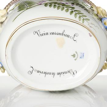 Ytterfoder/Vinkylare, porslin. 'Flora Danica', Royal Copenhagen, Danmark, 1800-tal.