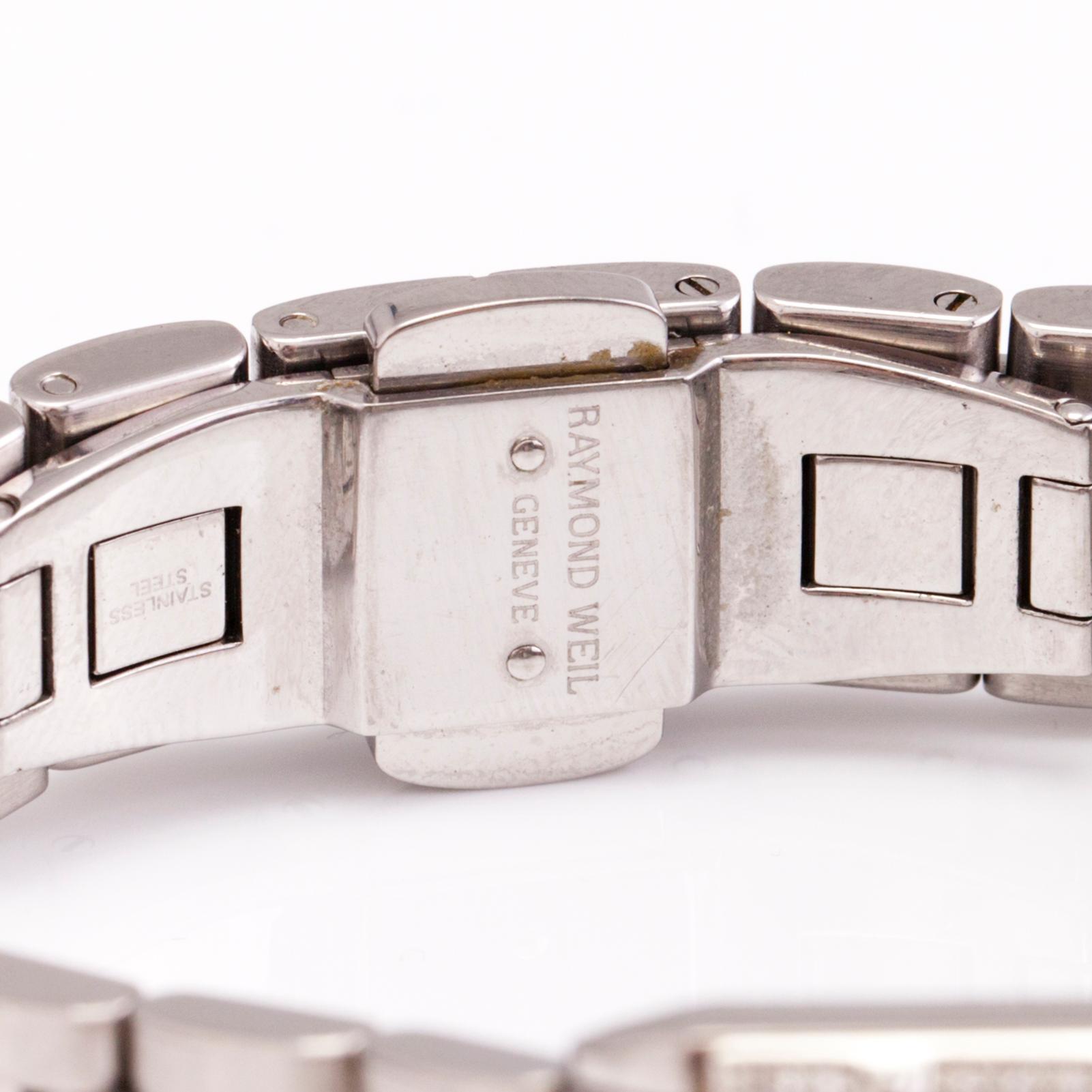 A Raymond Weil 'Tango' wrist watch. 18.6 mm.