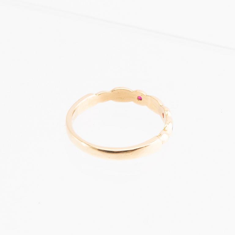 Ring, 18k gold with rubies and glass enamel, Molins Gold & Silver AB, Kalmar, 2025.