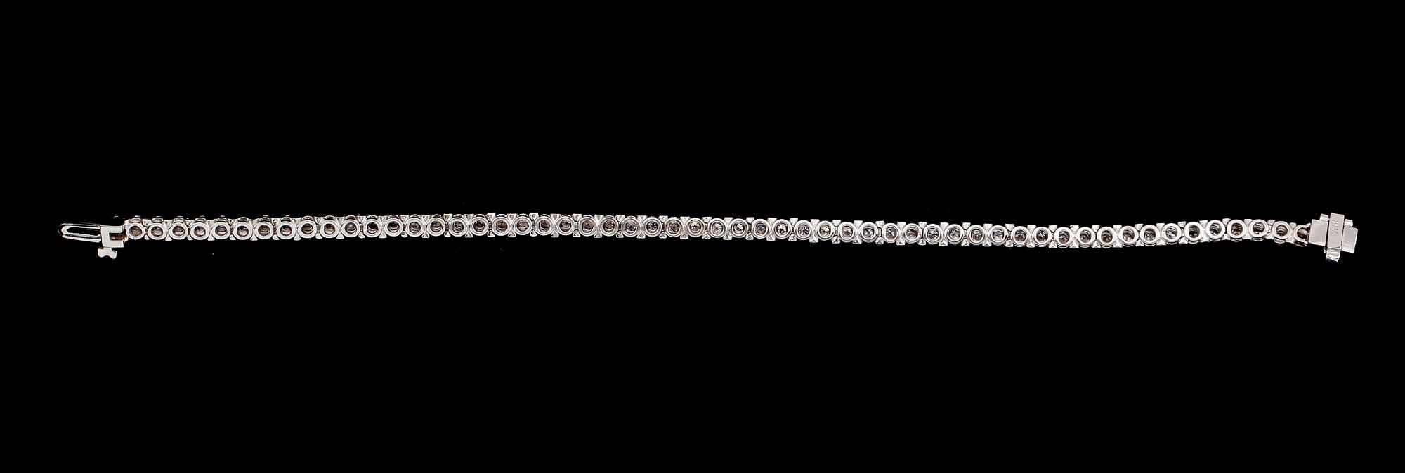 ARMBAND, 14 k vitguld, briljantslipade diamanter tot 1.89 ct.