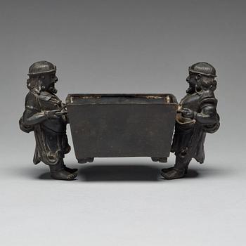 A bronze incense burner carried by two men, Qing dynasty (1644-1912), with Xuande mark.