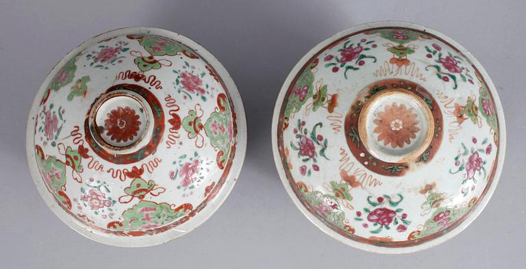 POTPURRIURNOR, 2 st, porslin, Kina, troligen omkring 1800.