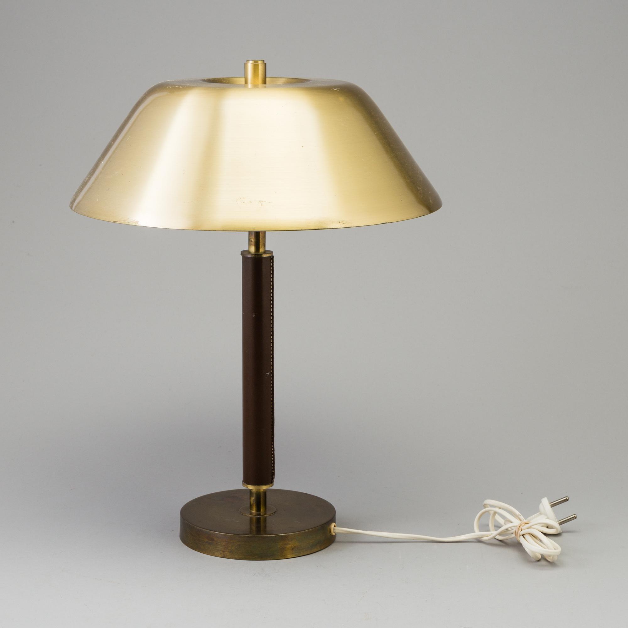 BORDSLAMPA, mässing och läder, 1900-tal.