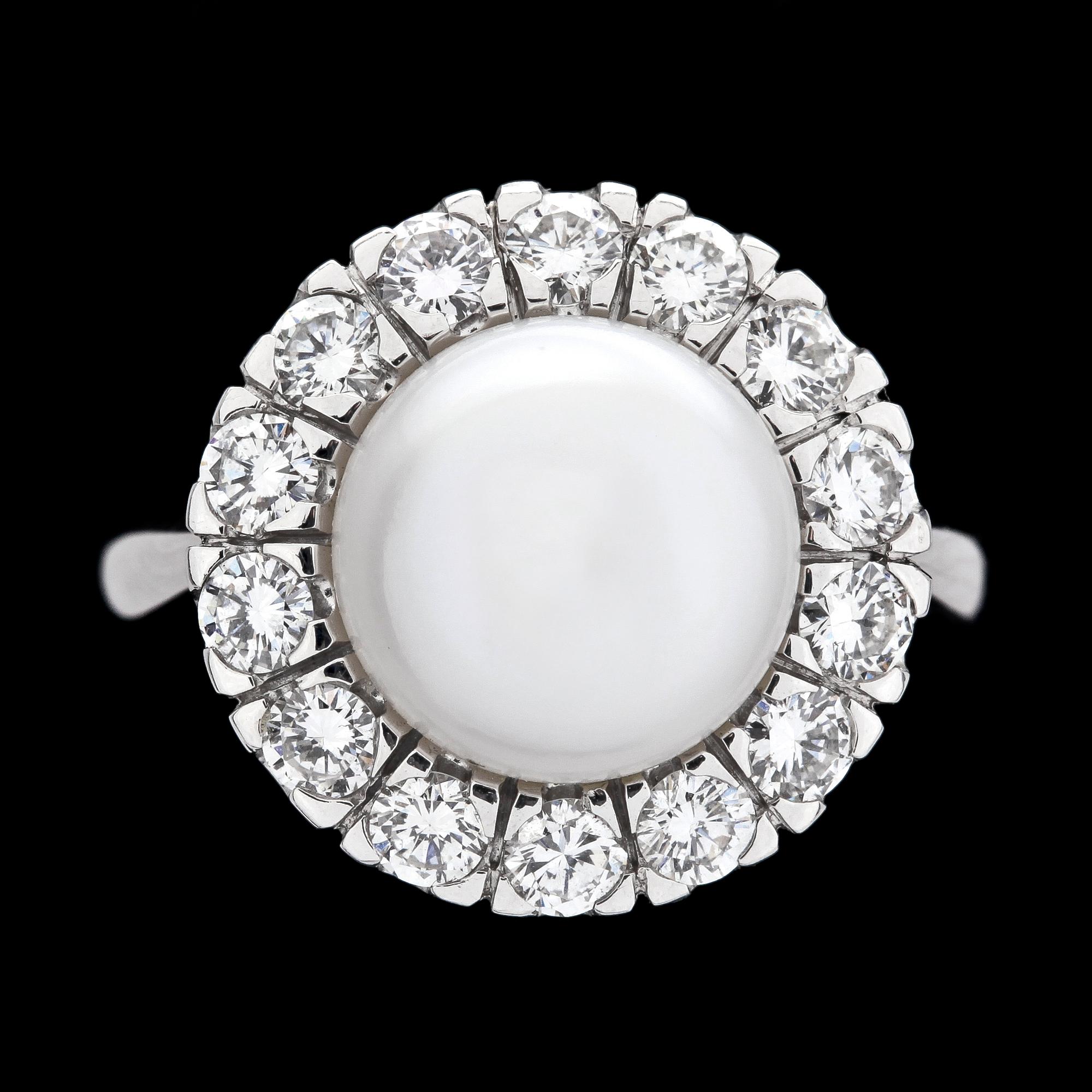 RING, naturlig sötvattenspärla med briljantslipade diamanter, tot. 0.88 ct.