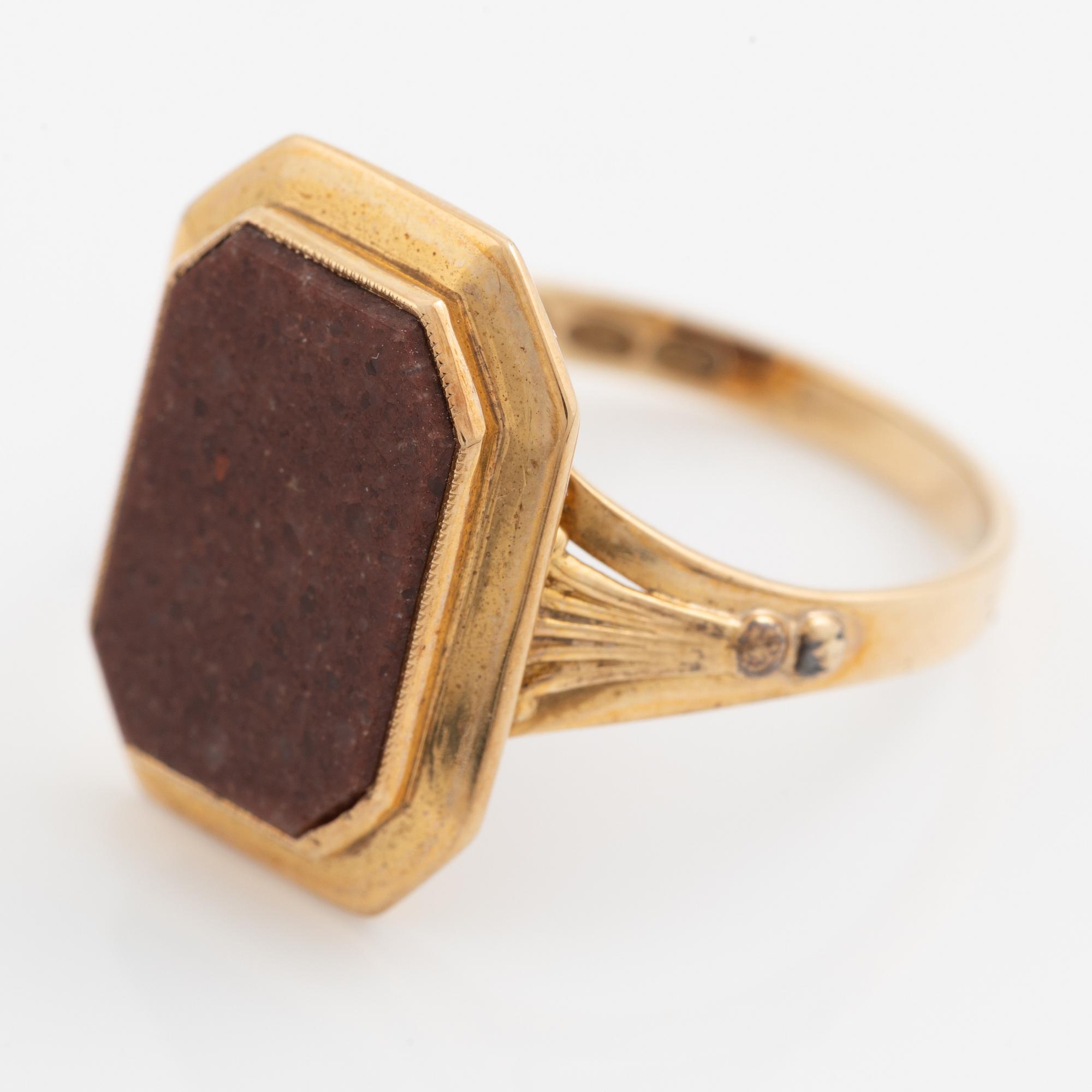 Ring 14K gold with brown stone. Oskar Lindroos, Helsinki 1947.