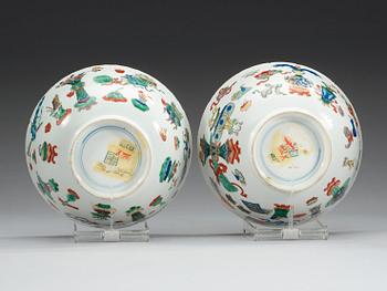 A pair of famille verte bowls, Qing dynasty, Kangxi (1662-1722).