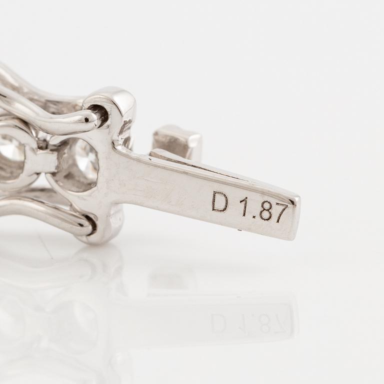 Tennis bracelet 18K white gold with brilliant-cut diamonds.