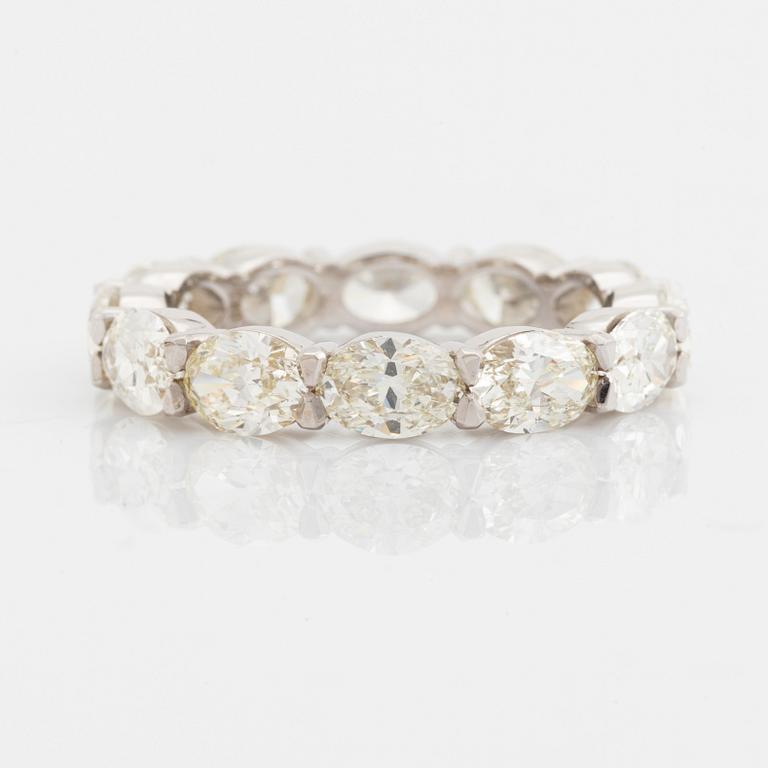 Oval cut diamond ring.