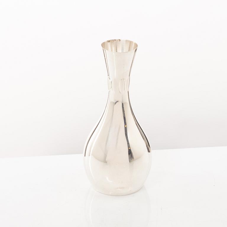 A German sterling silver vase, mark of Wilhelm Binder, 20th century.