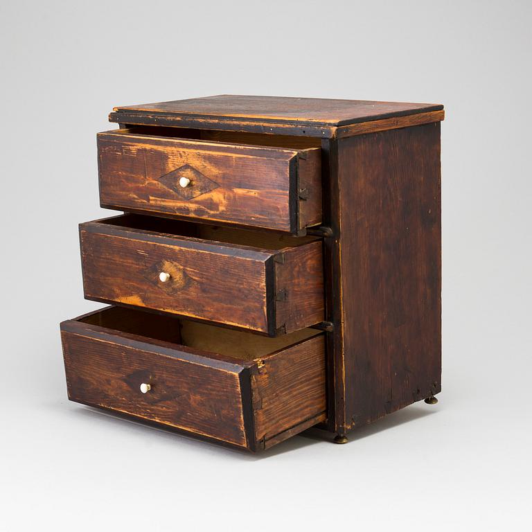 BARNBYRÅ/MINIATYRBYRÅ, omkring 1900.