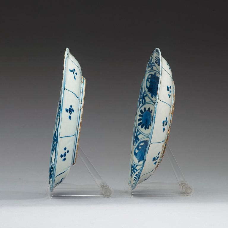 A set of two blue and white kraak dishes, Ming dynasty Wanli (1572-1620).
