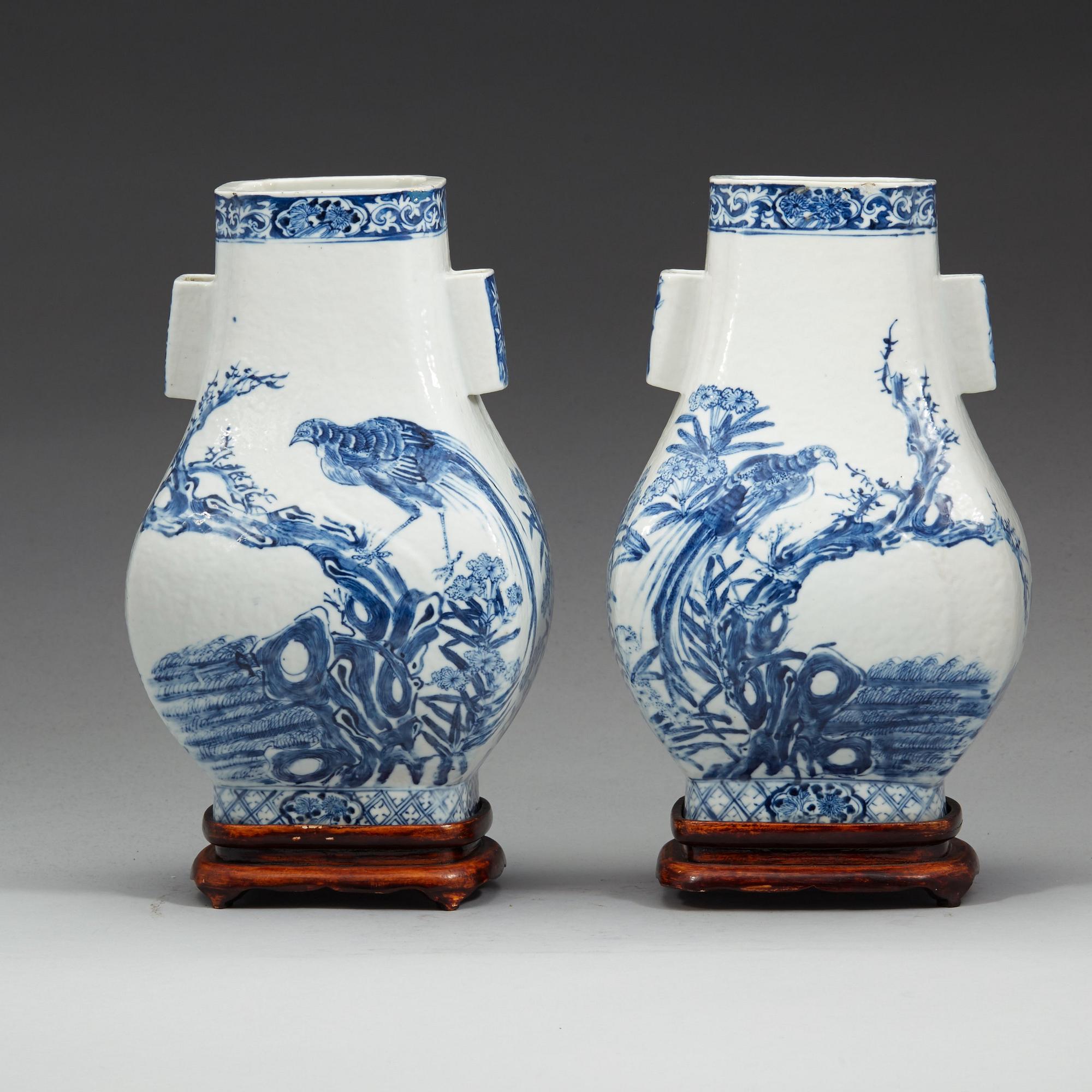 A pair of blue and white vases, Qing dynasty, 19th Century.