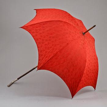 PARASOLLER, 8 st, samt DOMPTÖRPISKA, 1900-tal.