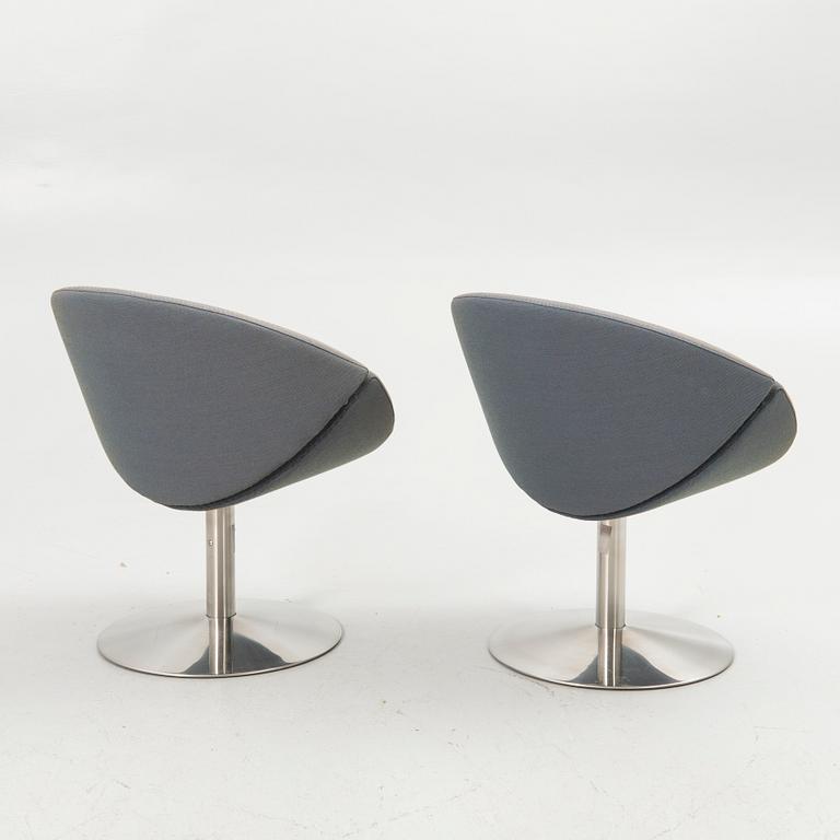 Peter Hjort Lorentzen & Johannes Foersom. Swivel armchairs, a pair, “Apollo EJ 96”, Erik Jørgensen, Denmark.