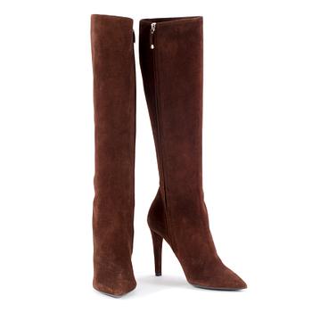 451. RALPH LAUREN, a pair of brown suede boots. Size 39.