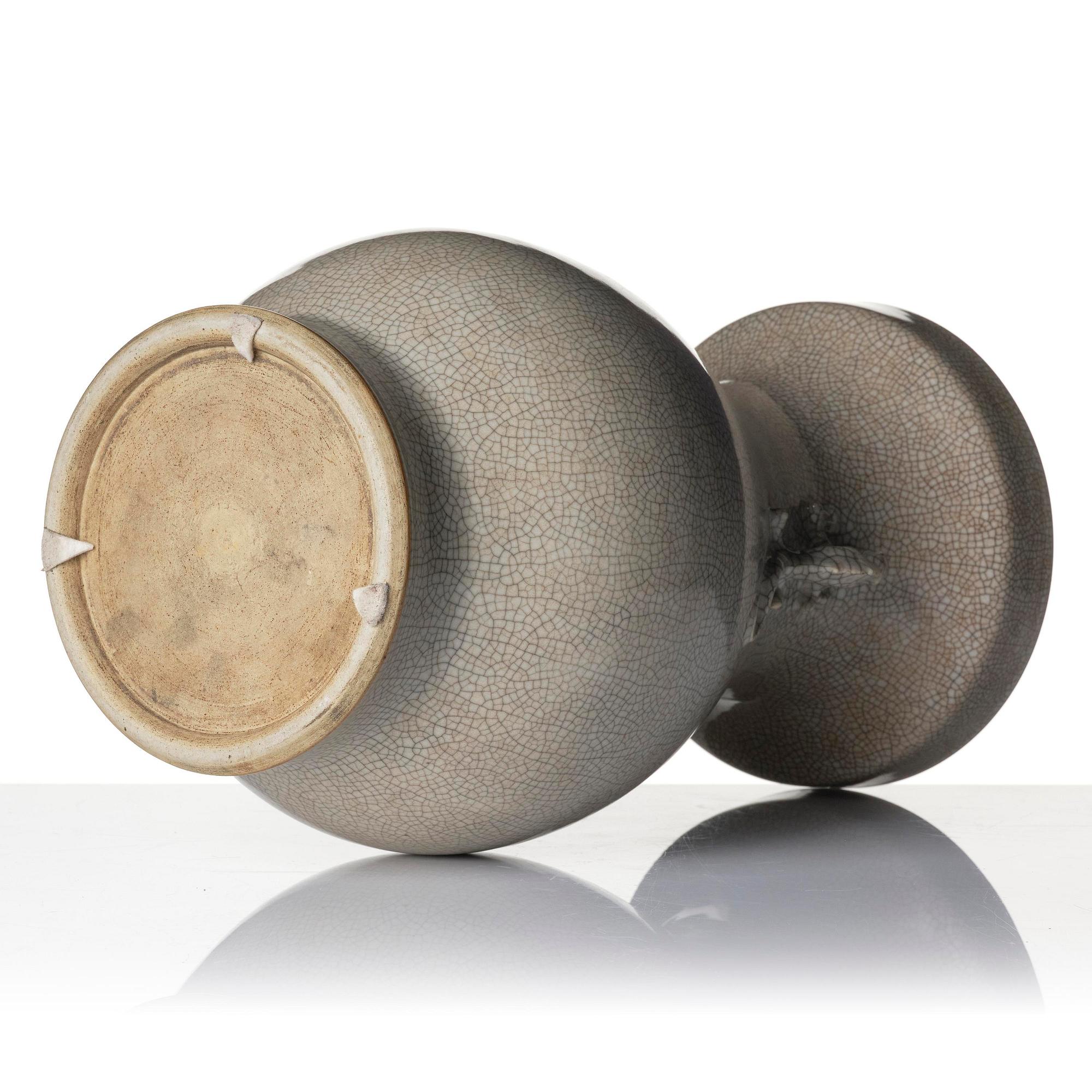 Vas, ge-glasyr. Qingdynastin, 1800-tal.