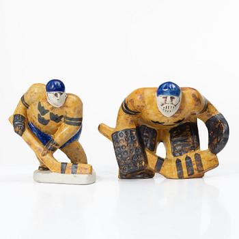 Lisa Larson, figuriner, 2 st, Ishockeyspelare, stengods, Gustavsberg.