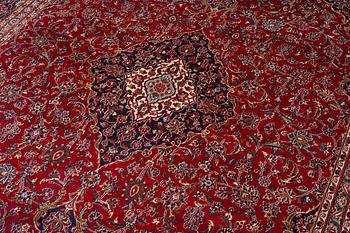 Matta, Meshed, ca 372 x 290 cm.