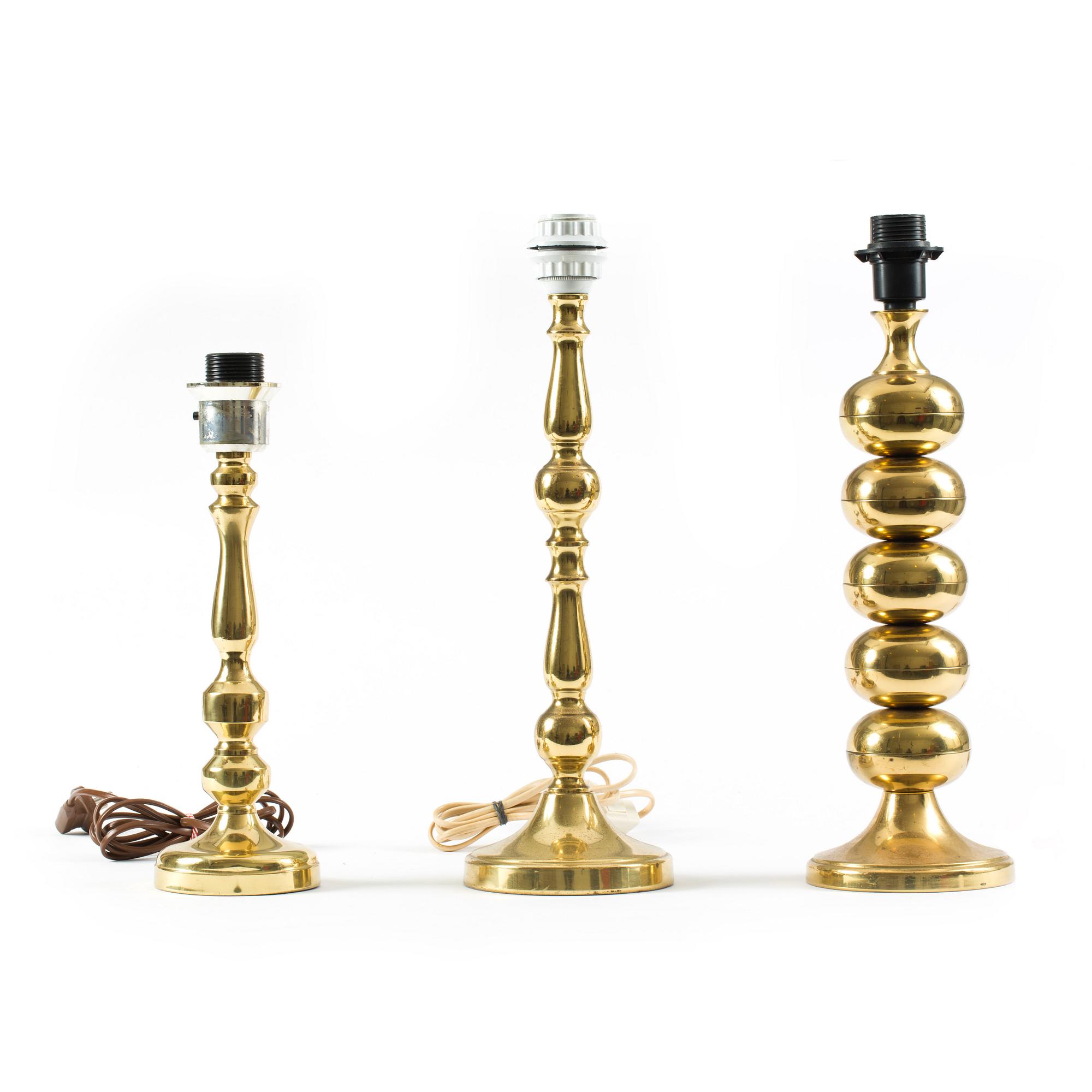 BORDSLAMPOR, 3 st, mässing. 1900-talets andra hälft.