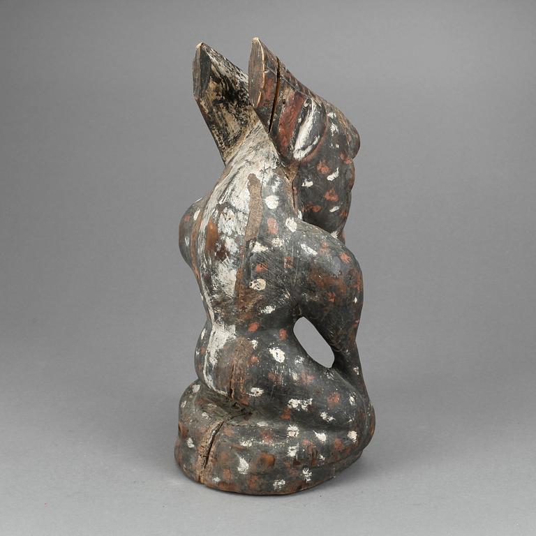 FIGUR, skuret trä, 1900-tal.
