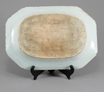 STEKFAT, porslin, Kina, 1700-talet.