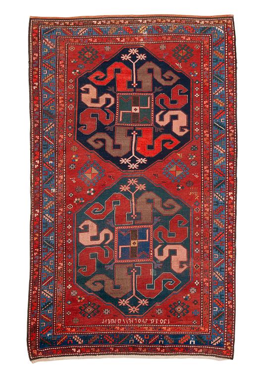Matta, antik s.k. "Cloud band Kazak", ca 230 x 144 cm.