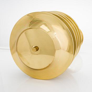 A mid-20th century table lamp manufactured by Sievä.